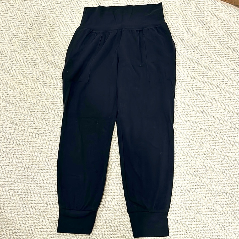 Athleta salutation joggers